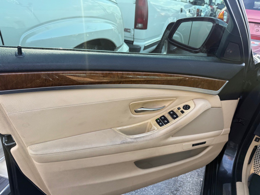 2011 BMW 5 Series Image 8
