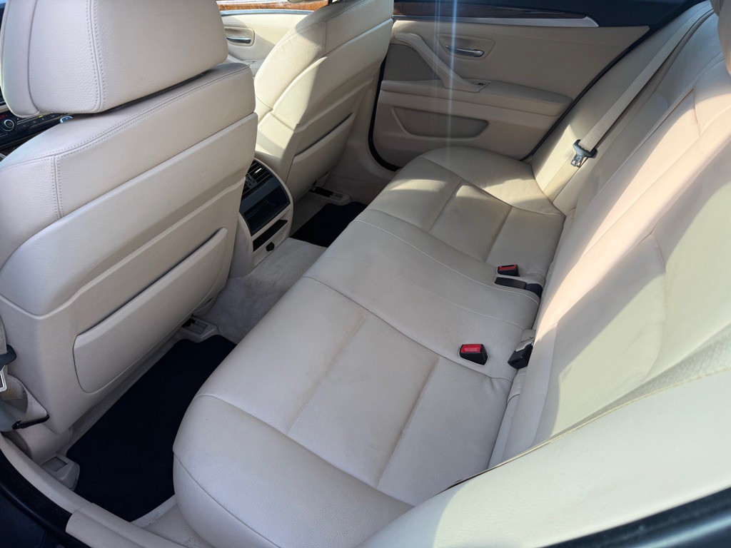 2011 BMW 5 Series Image 9
