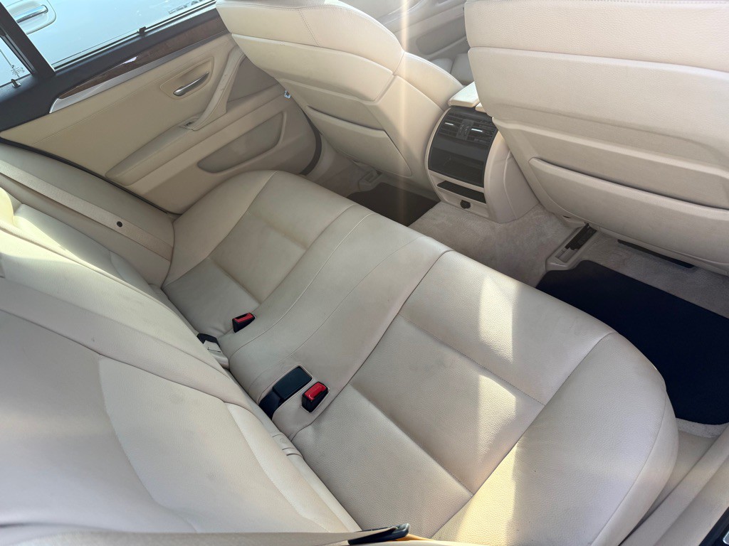 2011 BMW 5 Series Image 11
