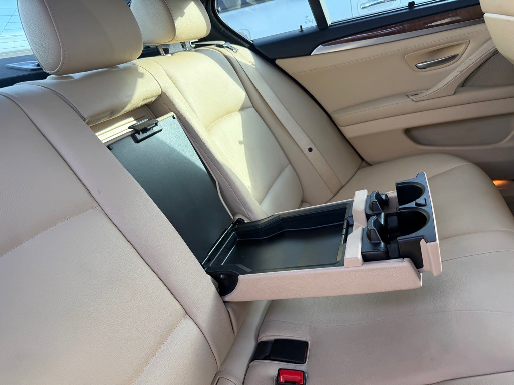 2011 BMW 5 Series Image 12