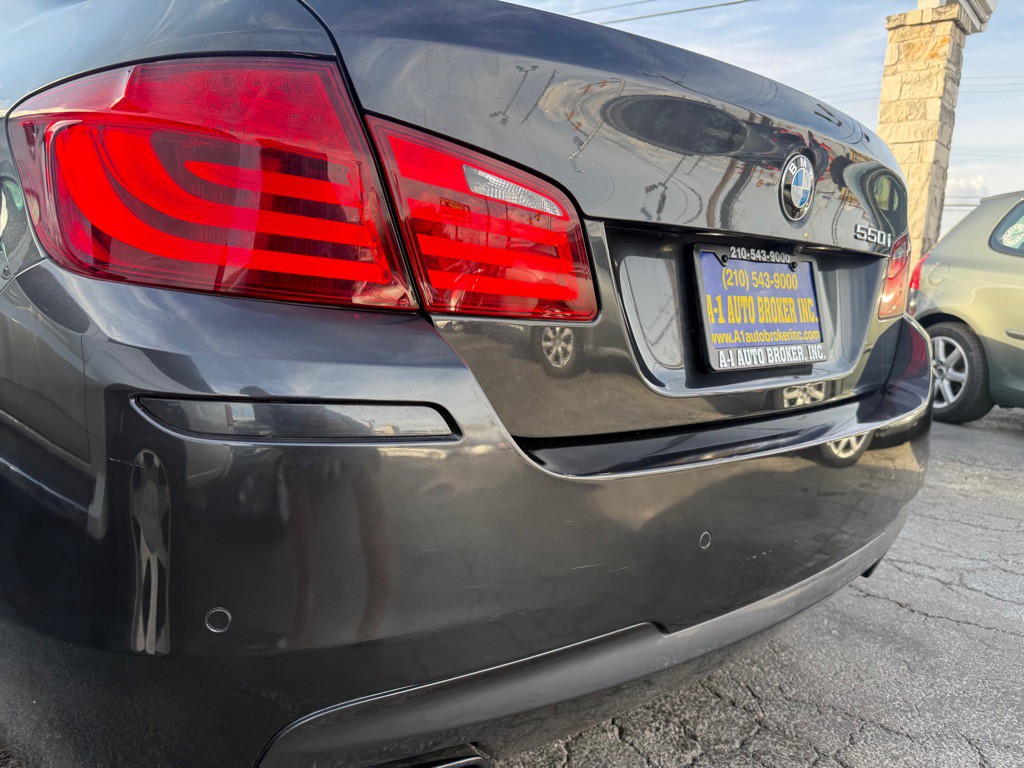 2011 BMW 5 Series Image 25