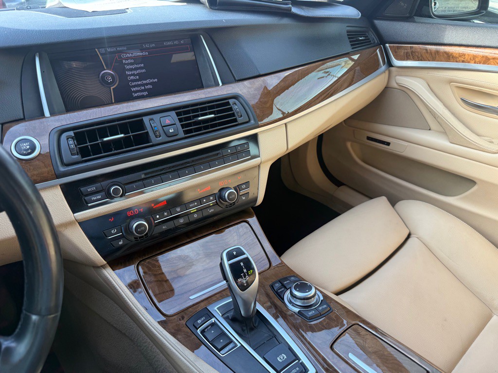 2011 BMW 5 Series Image 27
