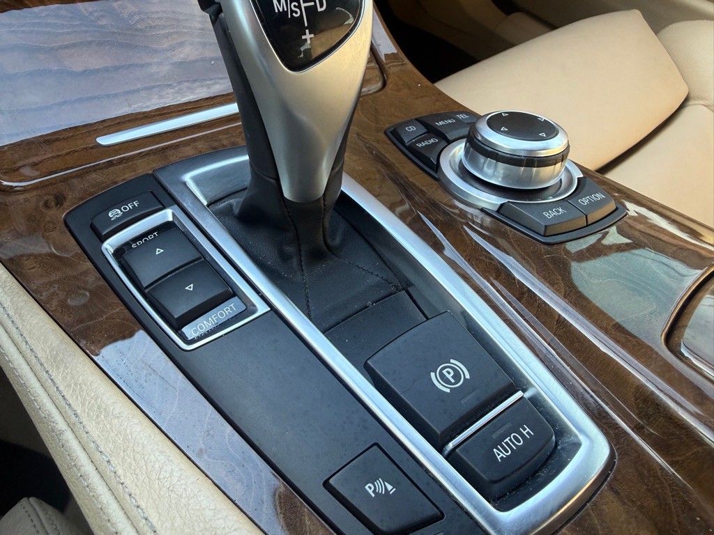 2011 BMW 5 Series Image 30