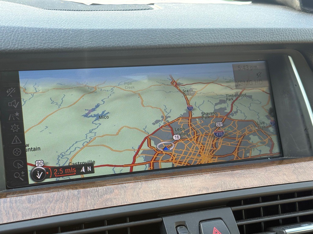 2011 BMW 5 Series Image 32