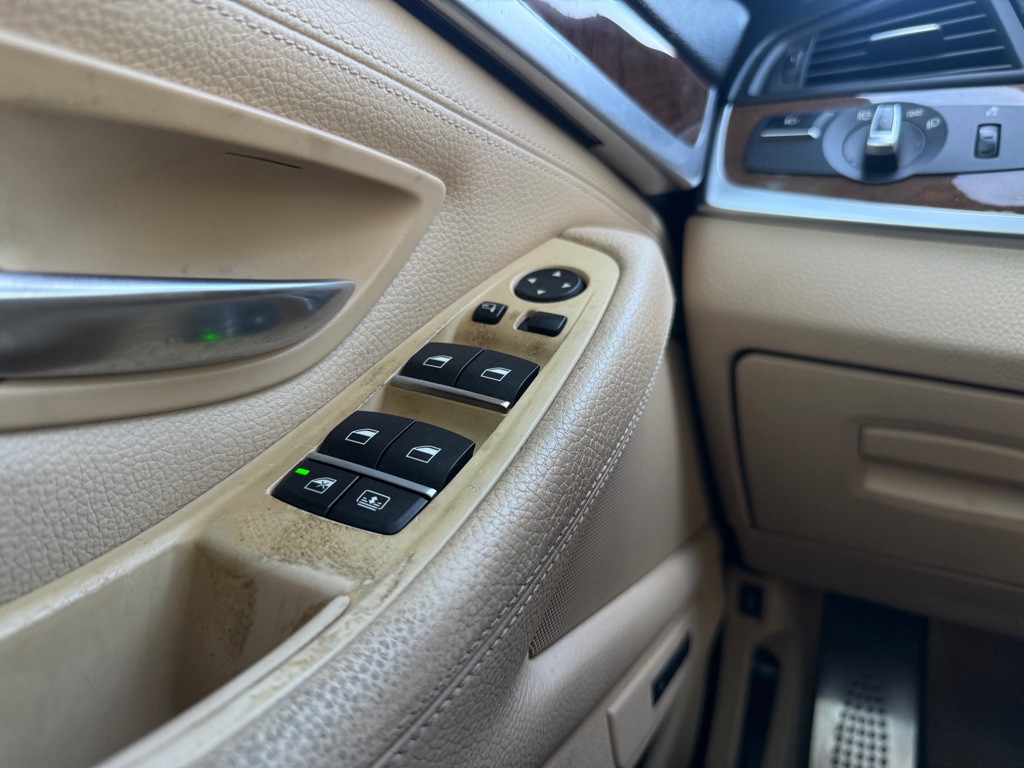 2011 BMW 5 Series Image 43