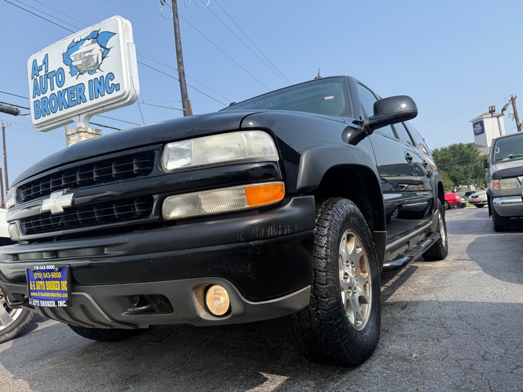 2005 Chevrolet Suburban Image 1