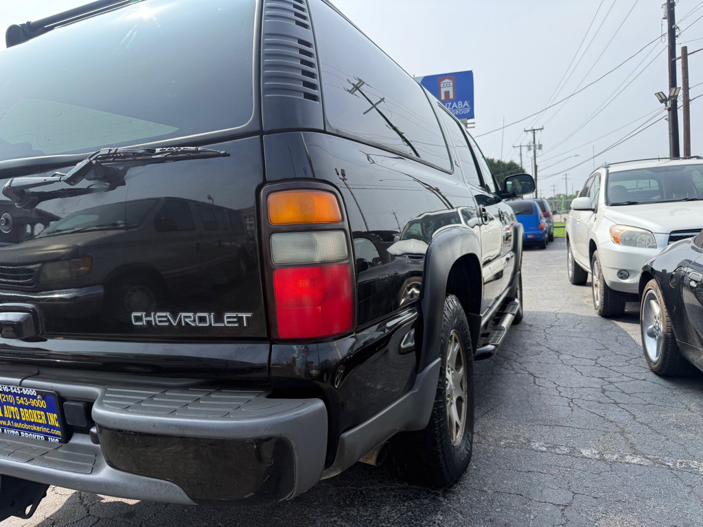 2005 Chevrolet Suburban Image 4
