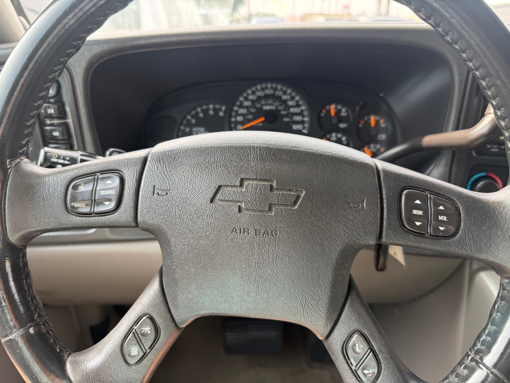2005 Chevrolet Suburban Image 9