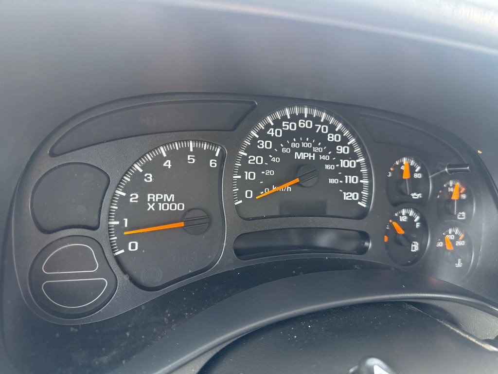 2005 Chevrolet Suburban Image 11