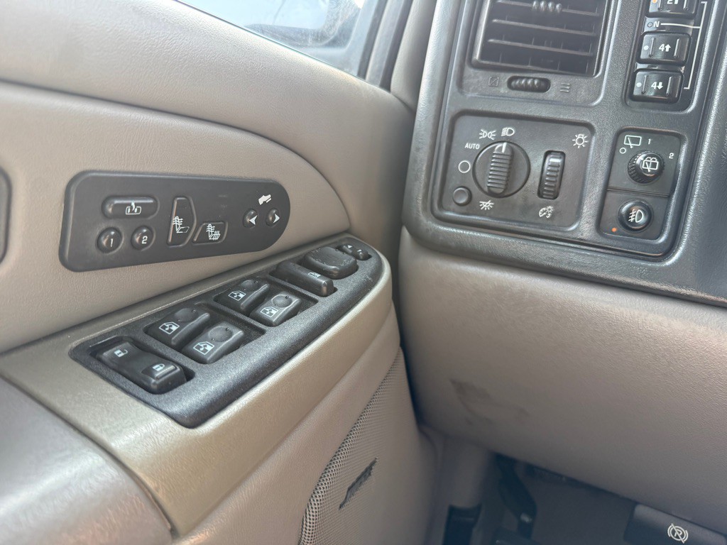 2005 Chevrolet Suburban Image 14