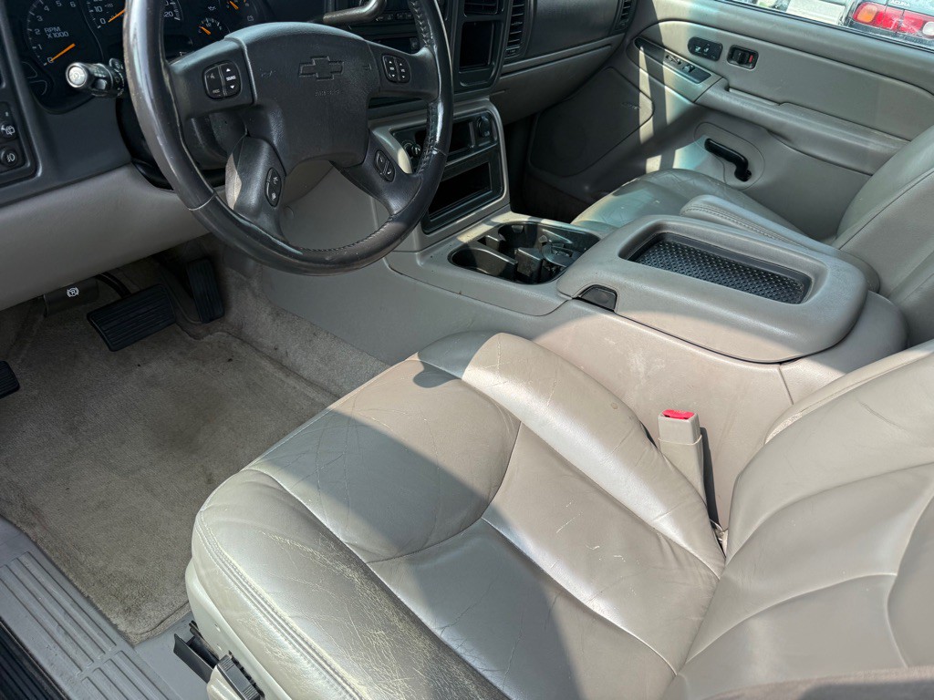 2005 Chevrolet Suburban Image 18