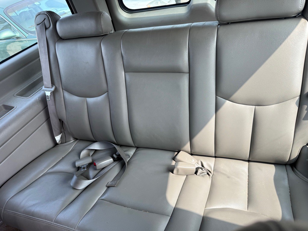 2005 Chevrolet Suburban Image 21