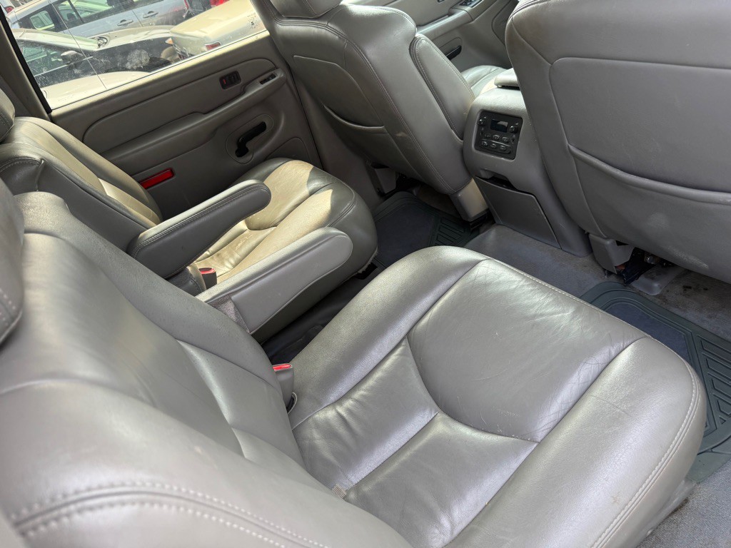 2005 Chevrolet Suburban Image 24