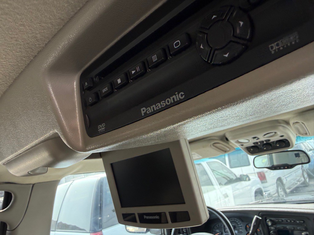 2005 Chevrolet Suburban Image 25