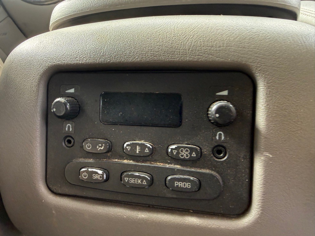2005 Chevrolet Suburban Image 26