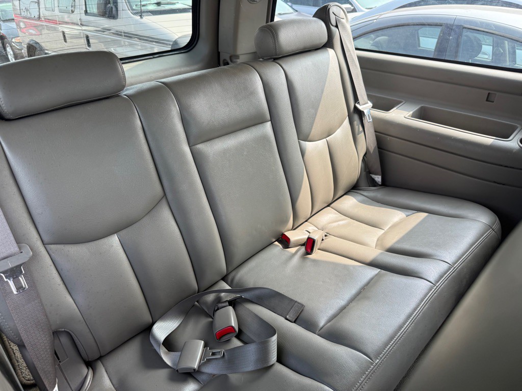 2005 Chevrolet Suburban Image 27