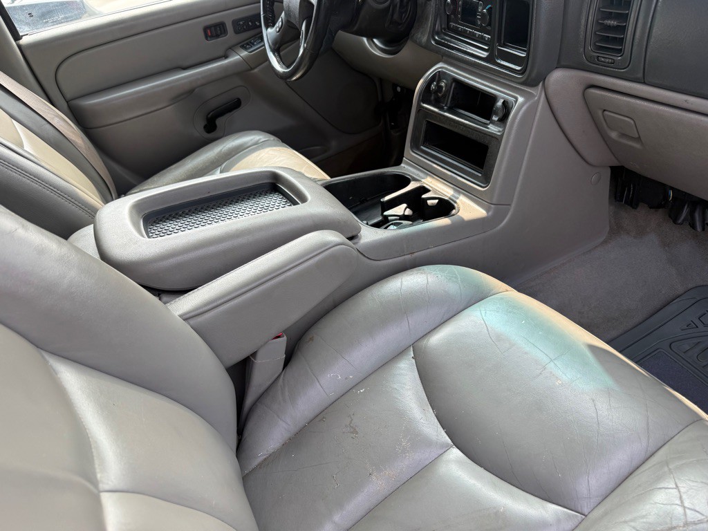 2005 Chevrolet Suburban Image 28