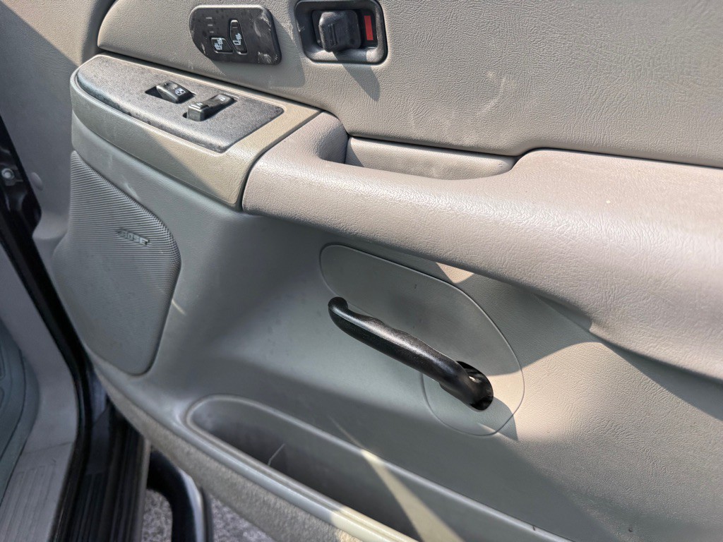 2005 Chevrolet Suburban Image 31