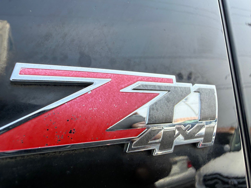 2005 Chevrolet Suburban Image 32