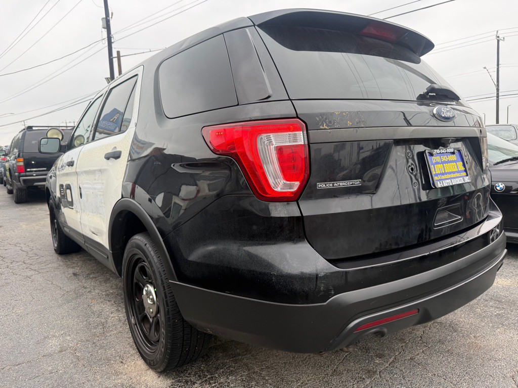 2017 Ford Explorer Image 2