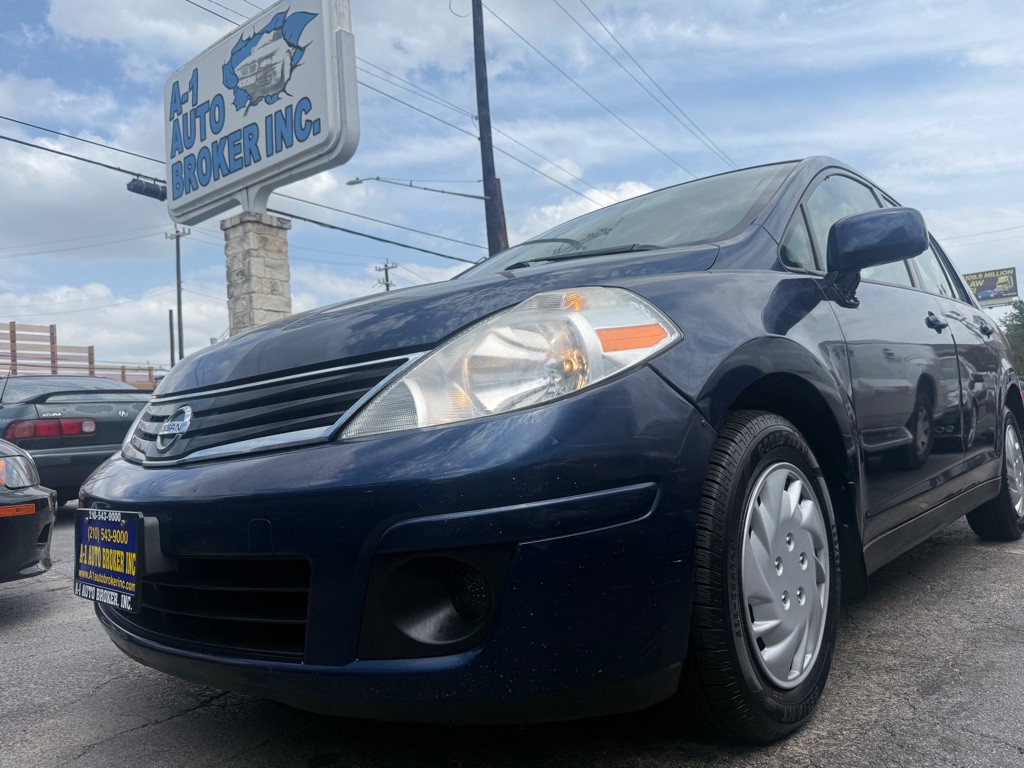 2010 Nissan Versa Image 1