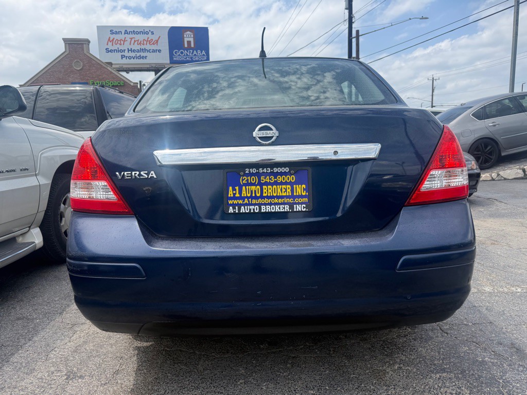2010 Nissan Versa Image 3