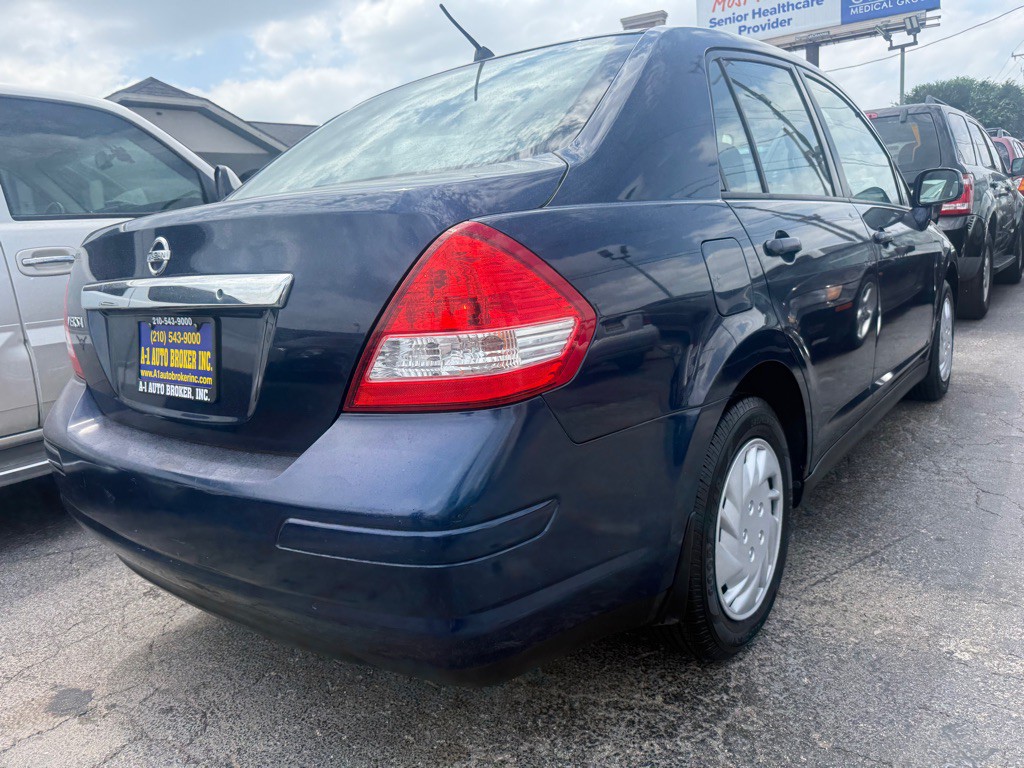 2010 Nissan Versa Image 4