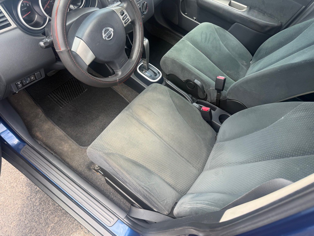 2010 Nissan Versa Image 7