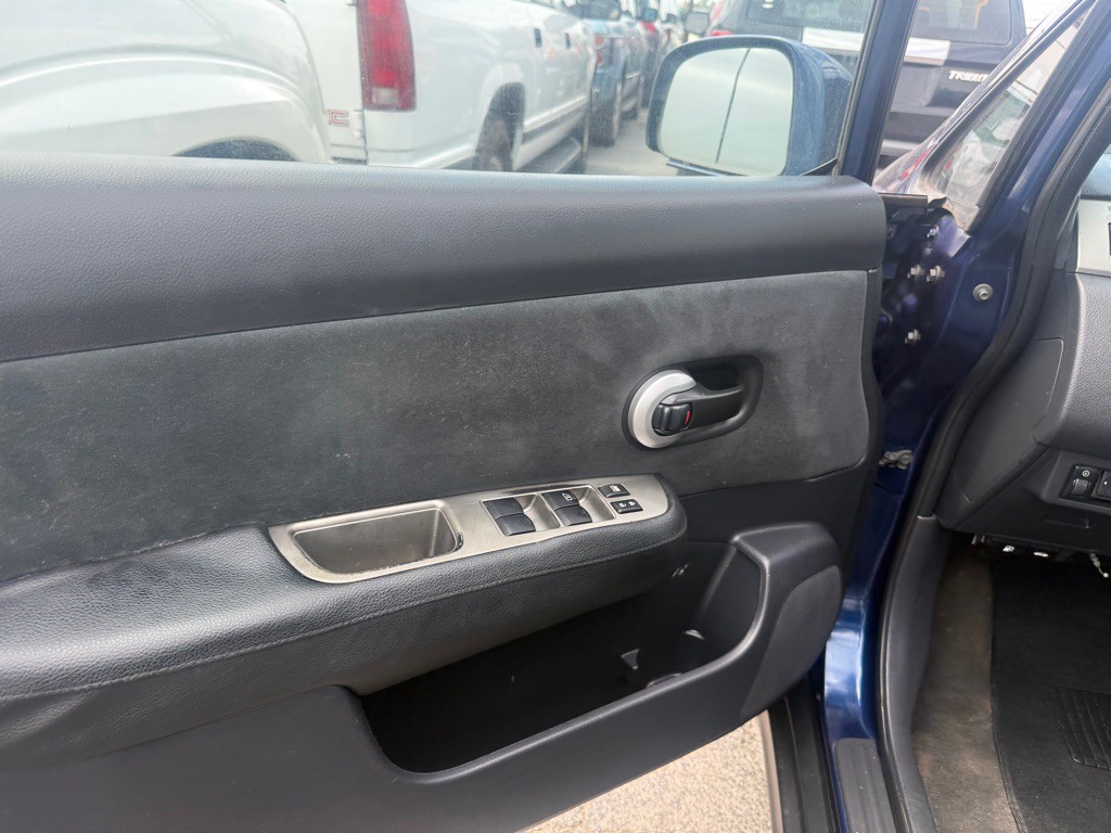 2010 Nissan Versa Image 8
