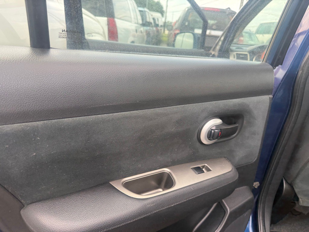 2010 Nissan Versa Image 10