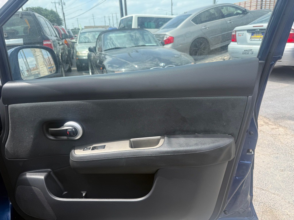 2010 Nissan Versa Image 13