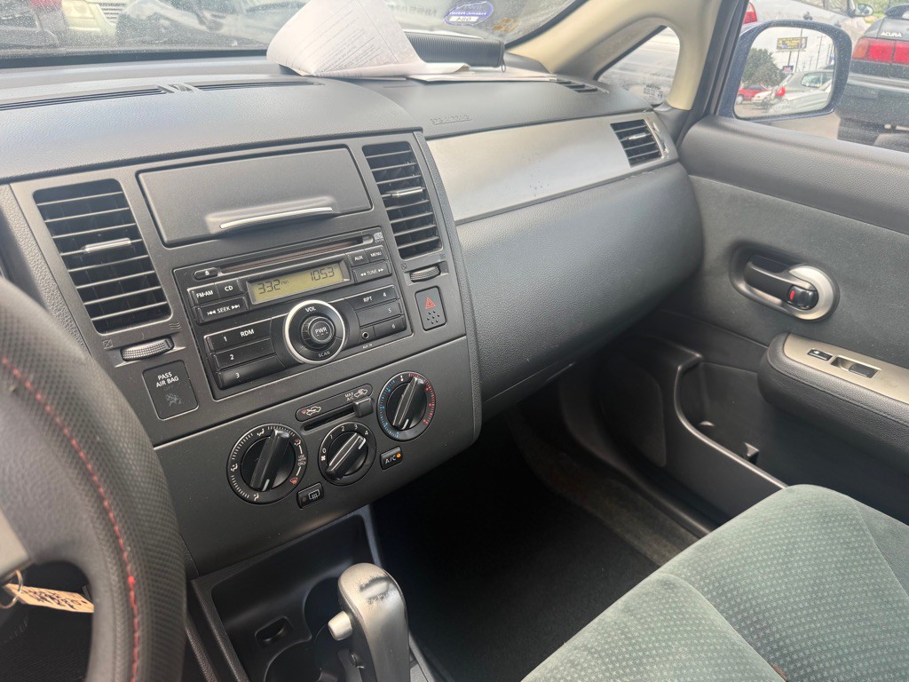 2010 Nissan Versa Image 19