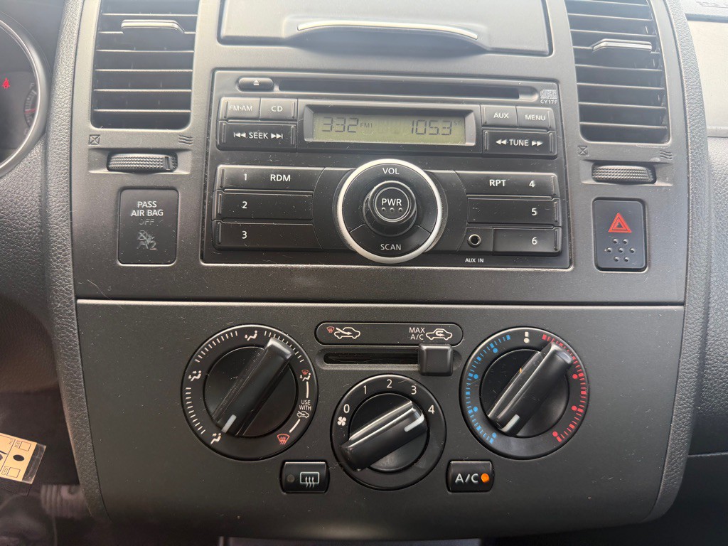 2010 Nissan Versa Image 20