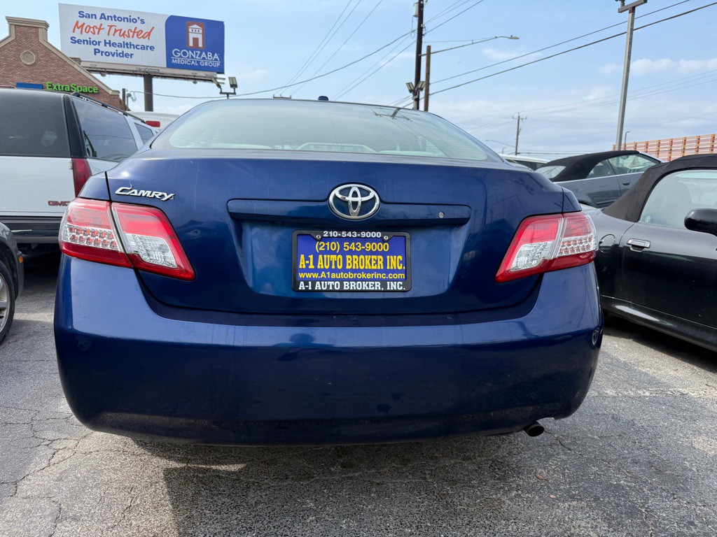 2011 Toyota Camry Image 3