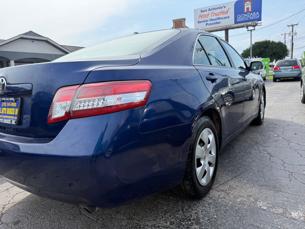 2011 Toyota Camry Image 4