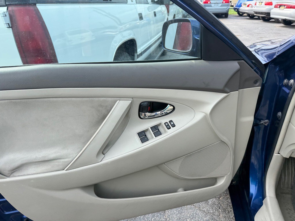 2011 Toyota Camry Image 8