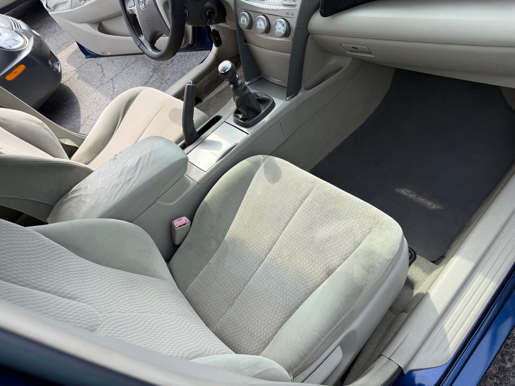 2011 Toyota Camry Image 12