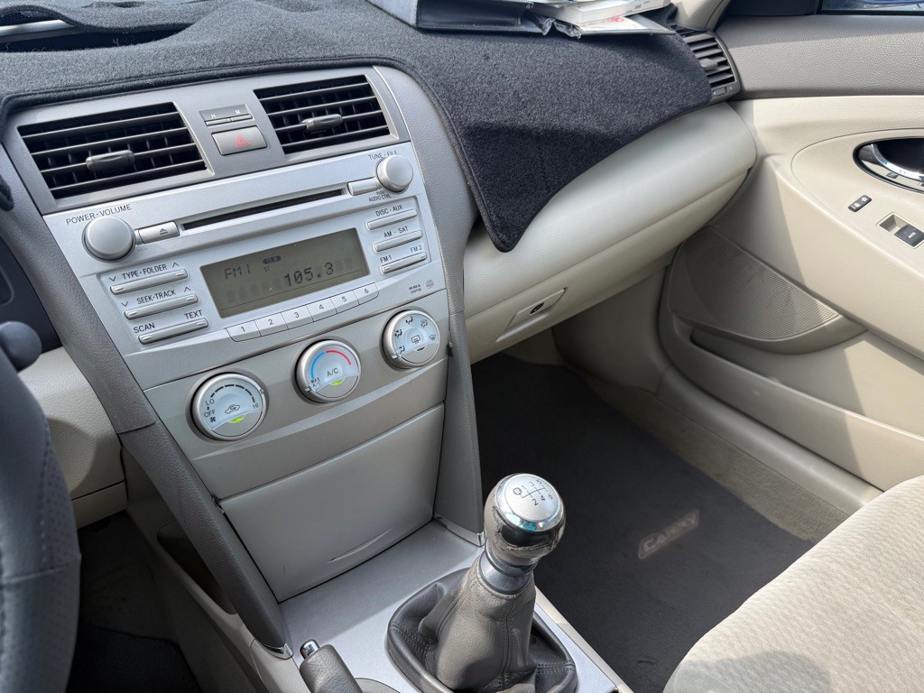 2011 Toyota Camry Image 18