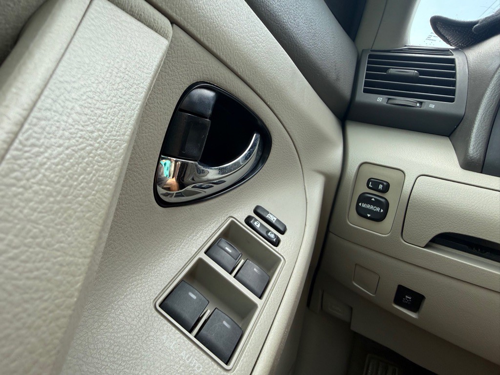 2011 Toyota Camry Image 26