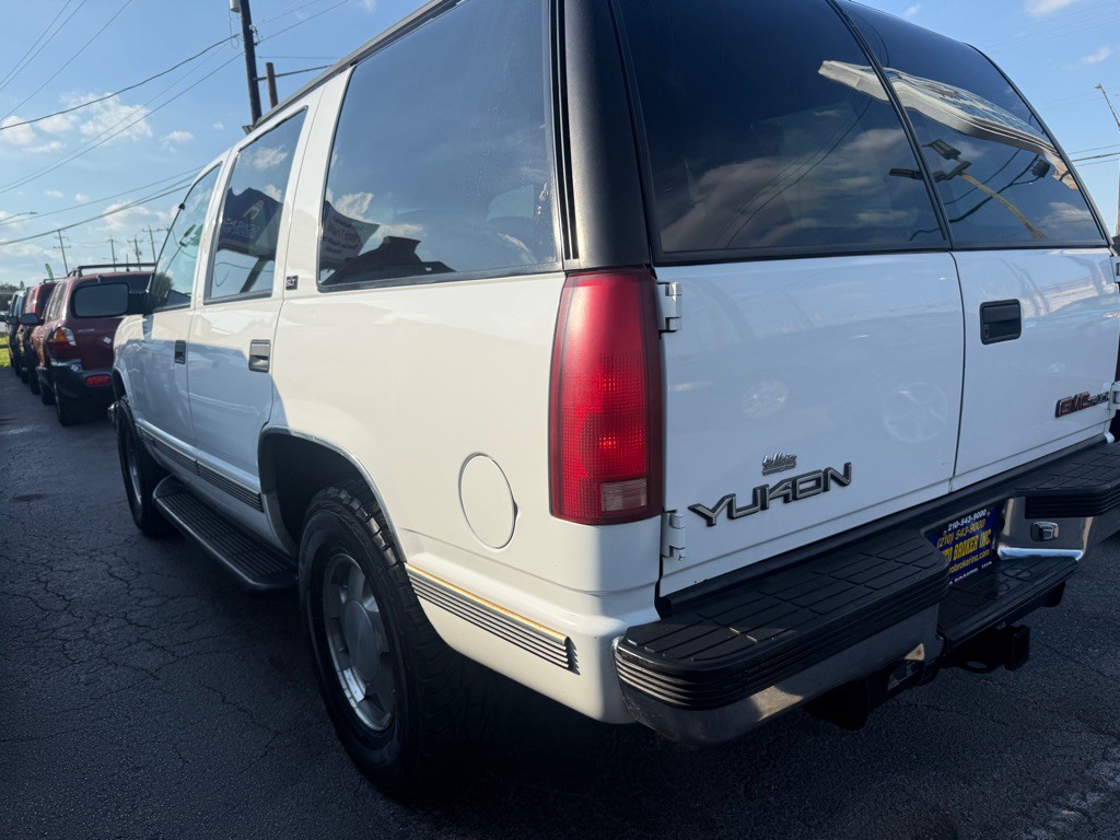1997 GMC Yukon Image 2