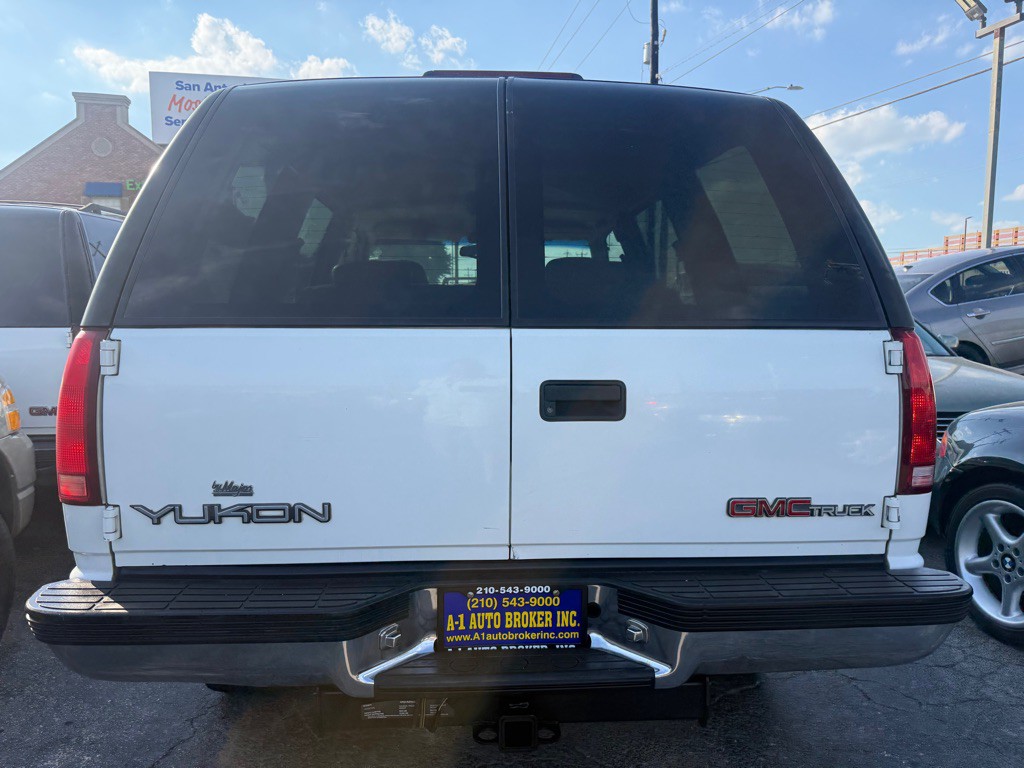1997 GMC Yukon Image 3