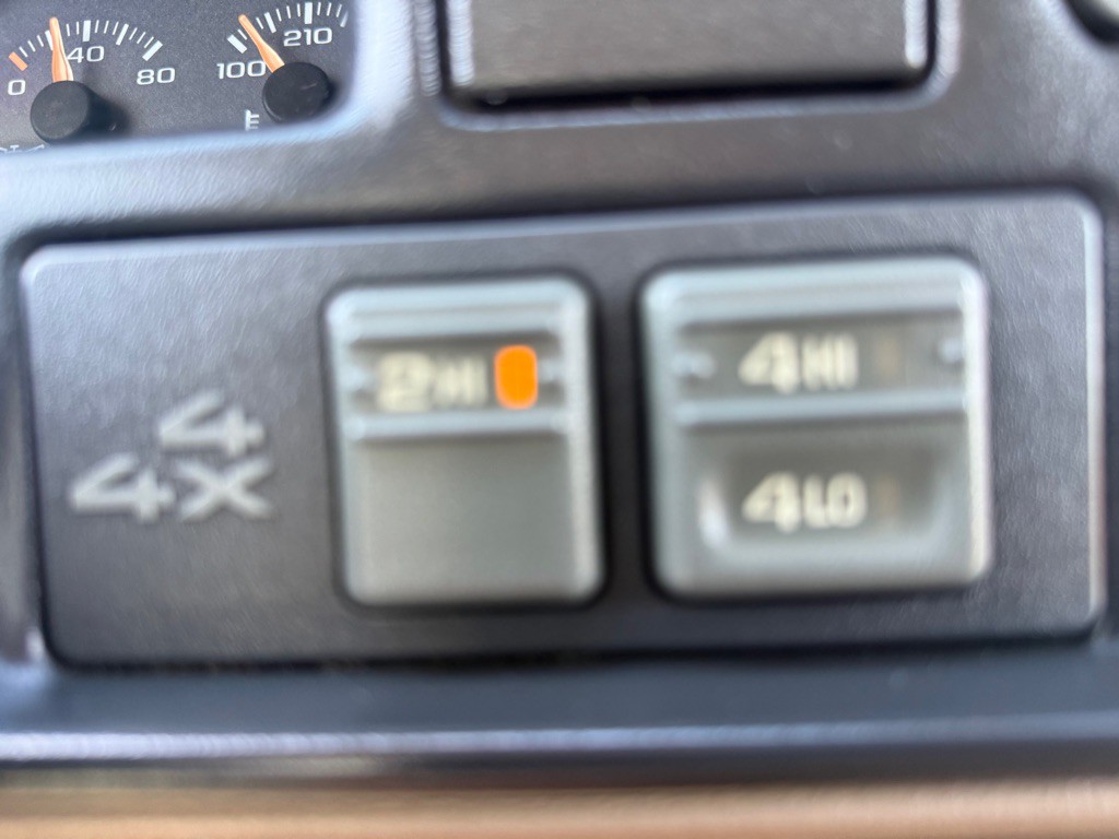 1997 GMC Yukon Image 34