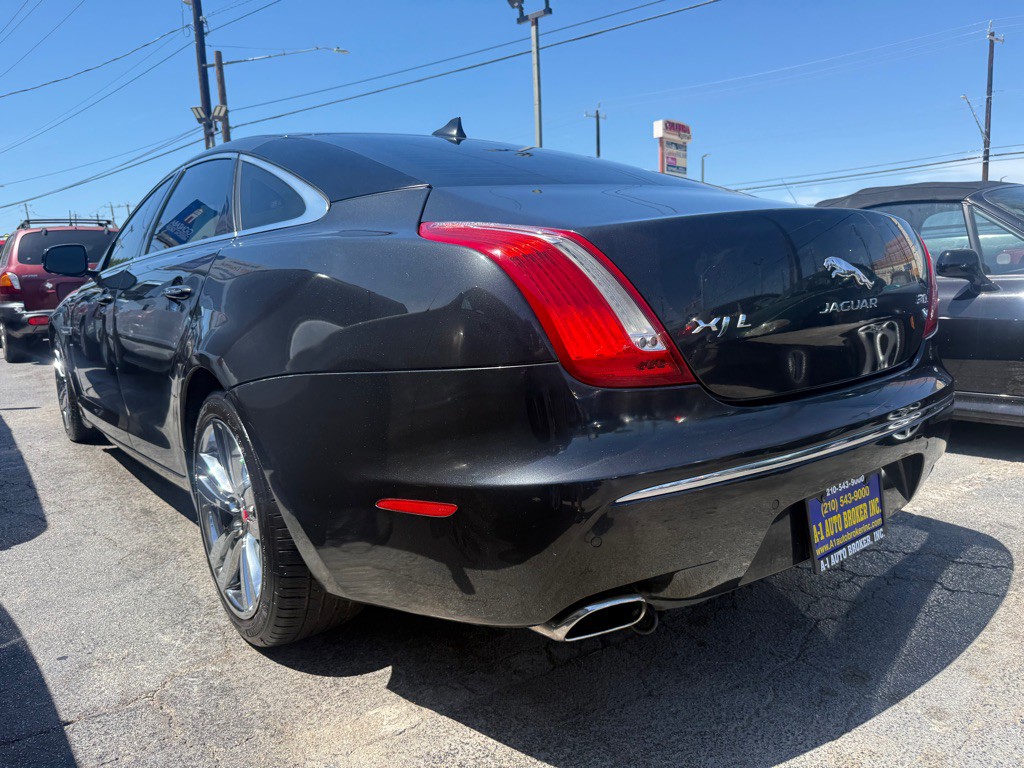 2014 Jaguar XJ Image 2