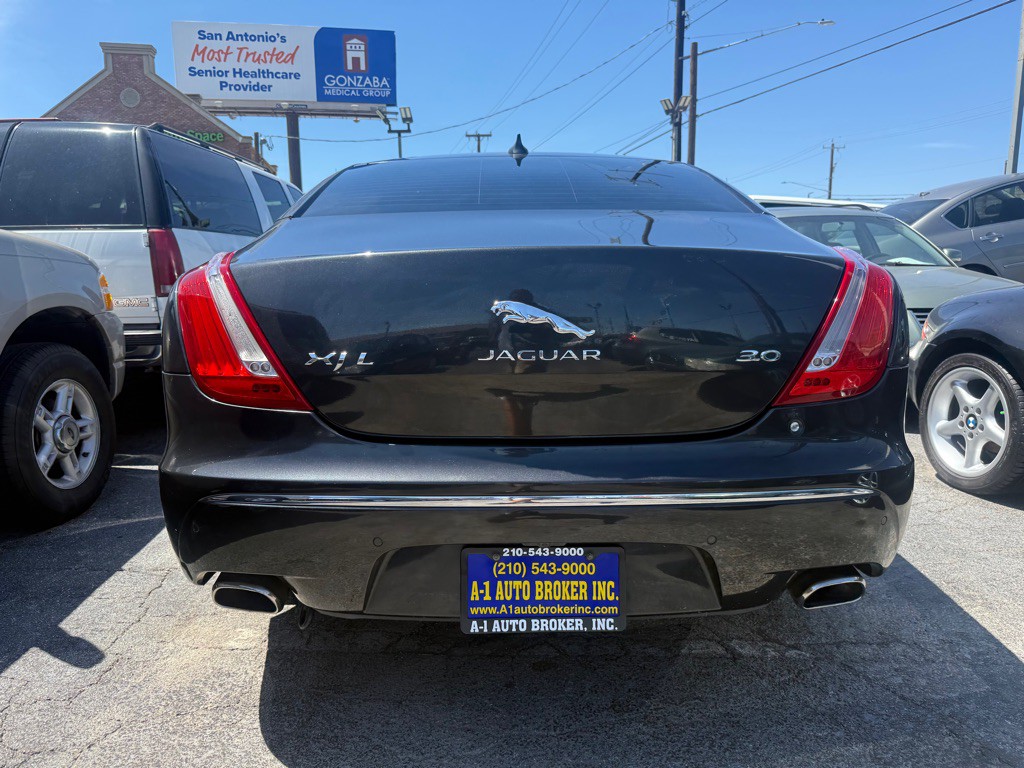 2014 Jaguar XJ Image 3