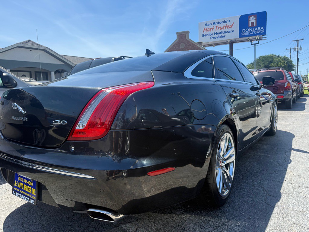 2014 Jaguar XJ Image 4