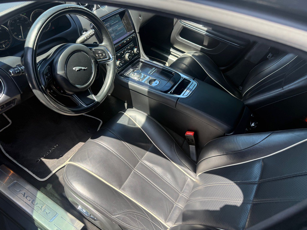 2014 Jaguar XJ Image 7