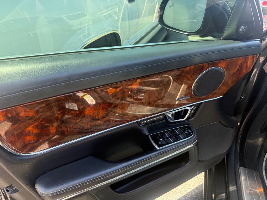 2014 Jaguar XJ Image 8