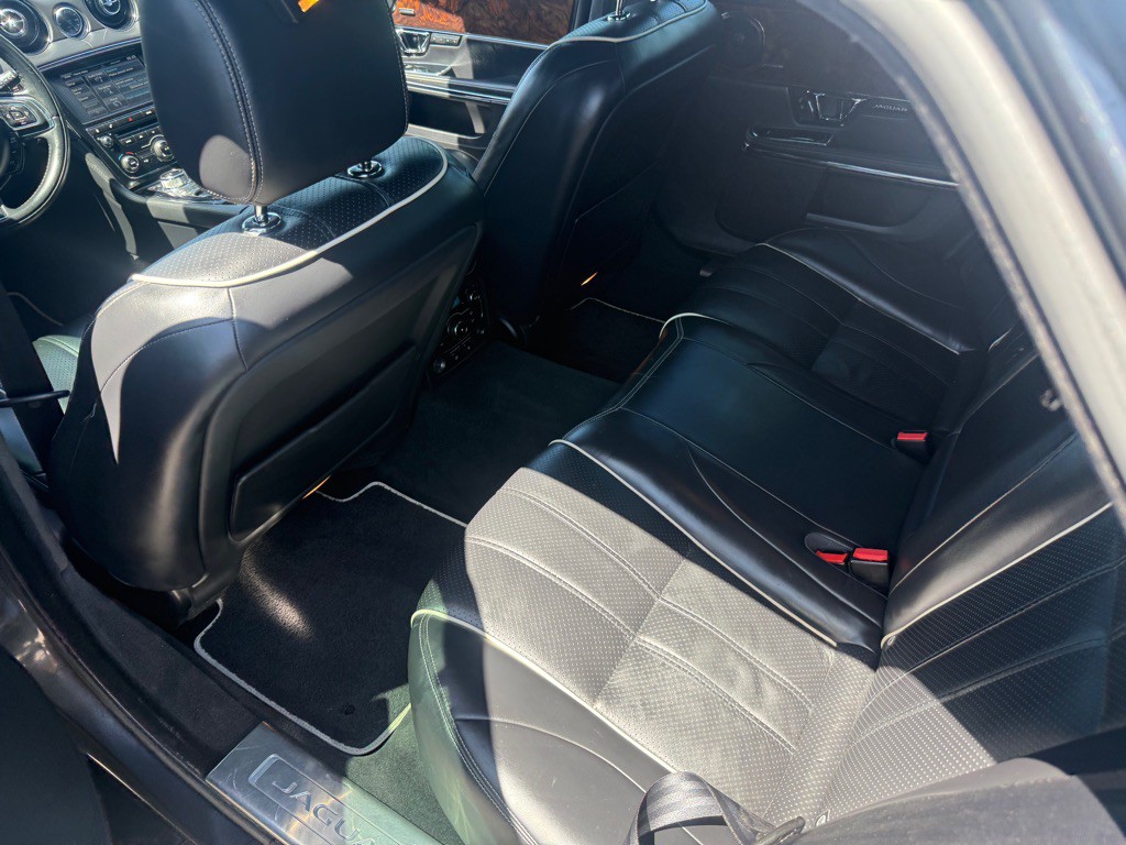 2014 Jaguar XJ Image 9