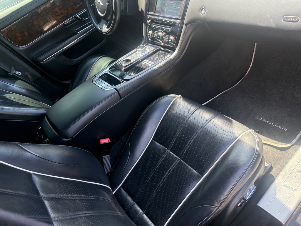 2014 Jaguar XJ Image 20