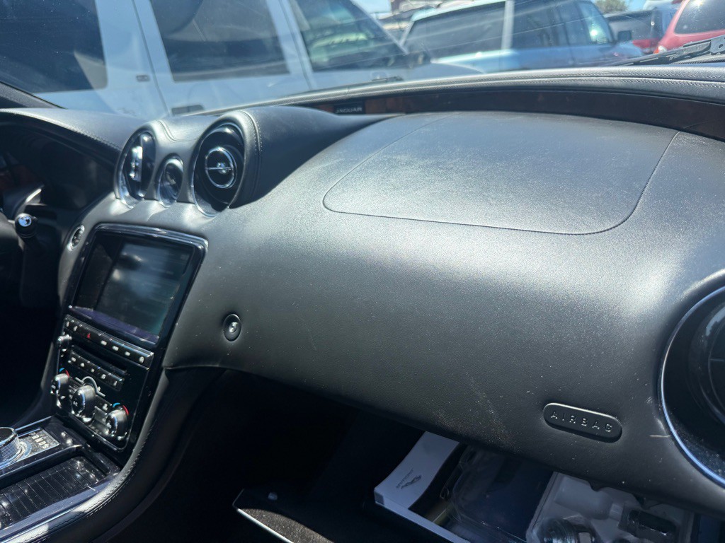 2014 Jaguar XJ Image 22